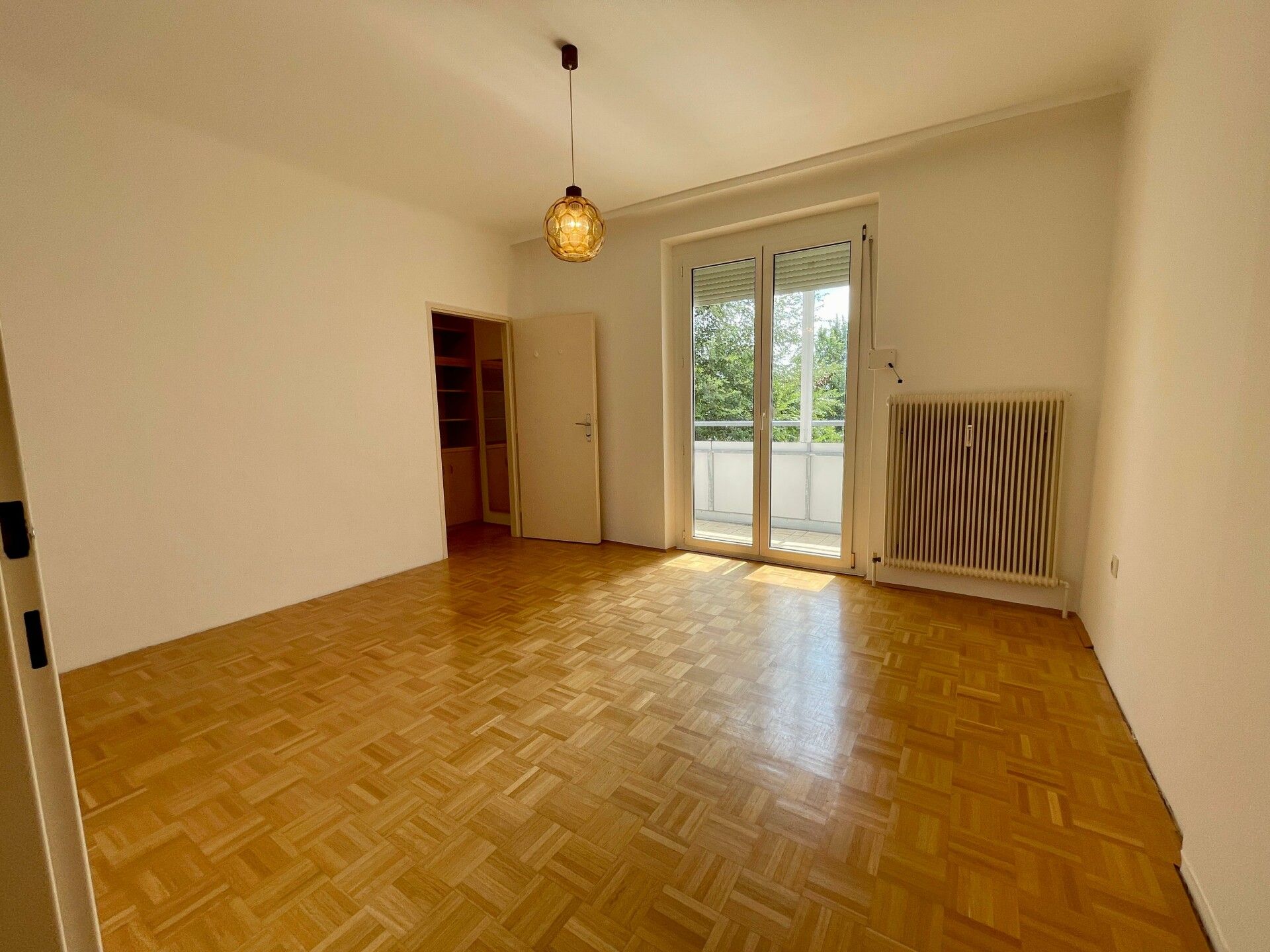 helle, gemütliche 2 Zimmer Wohnung in Top Lage (Warmmiete)