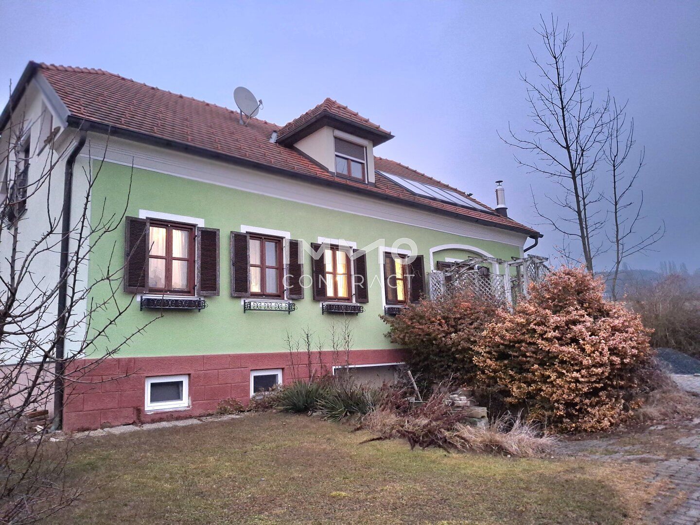Gast- und Wohnhaus inkl. 4 Ferienwohnungen, 7 Garagenplätze und Parkplätze ca 3.500 m² Grundfläche - Ansicht 4