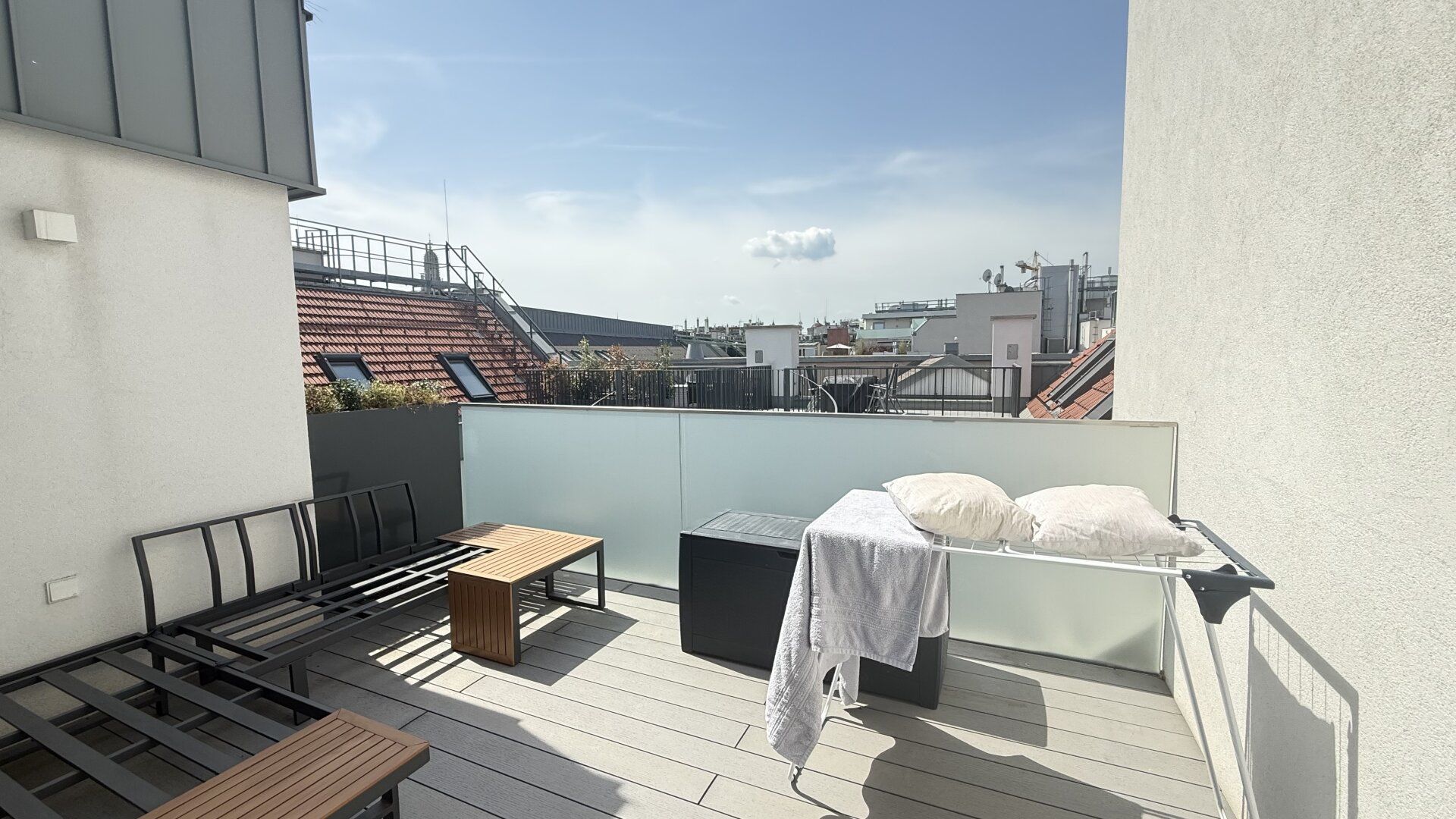 City Center (Gonzagagasse): 3 Zimmer-DG-Maisonette mit Terrasse und zwei Eingängen!