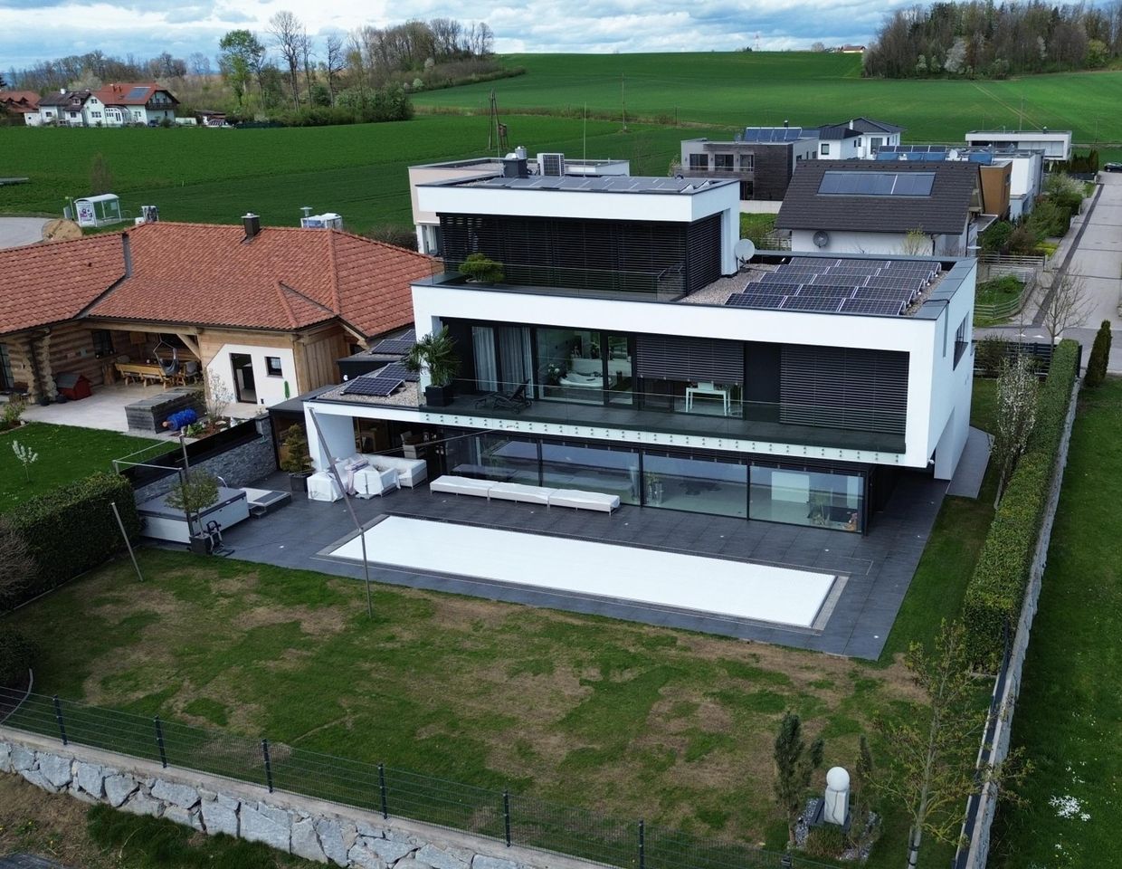 Moderne High-Tec- Villa mit Gebirgsblick - unverbaubar rasch verfügbar