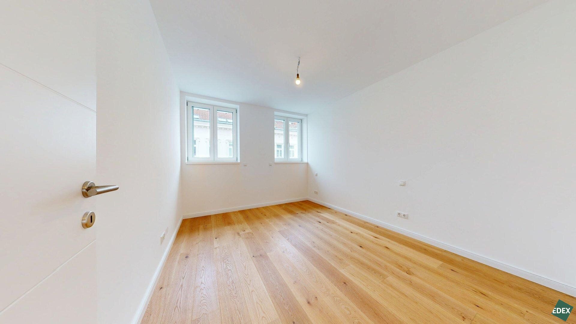Am Kutschkermarkt | Exklusive 4-Zimmer-Altbauwohnung mit rund 14 m² großer Terrasse und Grünfläche