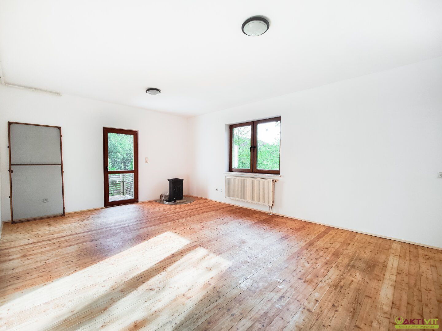 Renovierte Wohnung mit Terrasse und Ausblick. - Infrastruktur fußläufig.