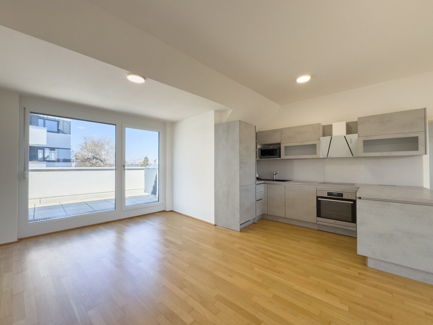 DACHGESCHOSS IN EXKLUSIVLAGE AN DER ALTEN DONAU - 3 Terrassen