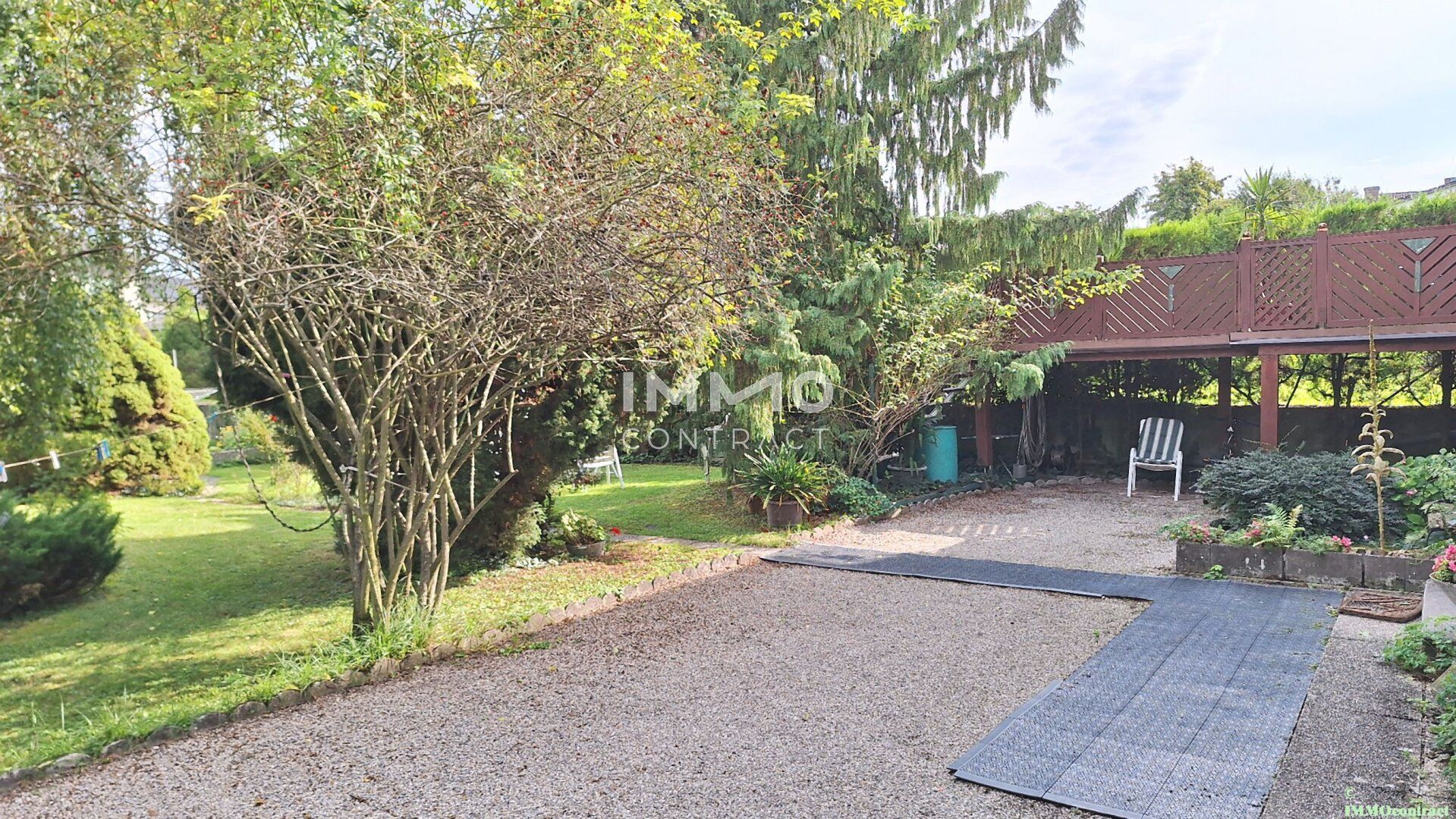 Geräumiges Mehrfamilienhaus mit großem Garten, sowie ehemaligen kleinen Geschäftslokal neben Bahnhof - View 2