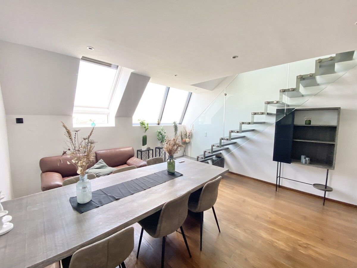 TRAUM Dachgeschoßwohnung mit Terrasse 2 Küchen 2 Bäder!- DREAM 2 bedroom rooftop apartment + terrace