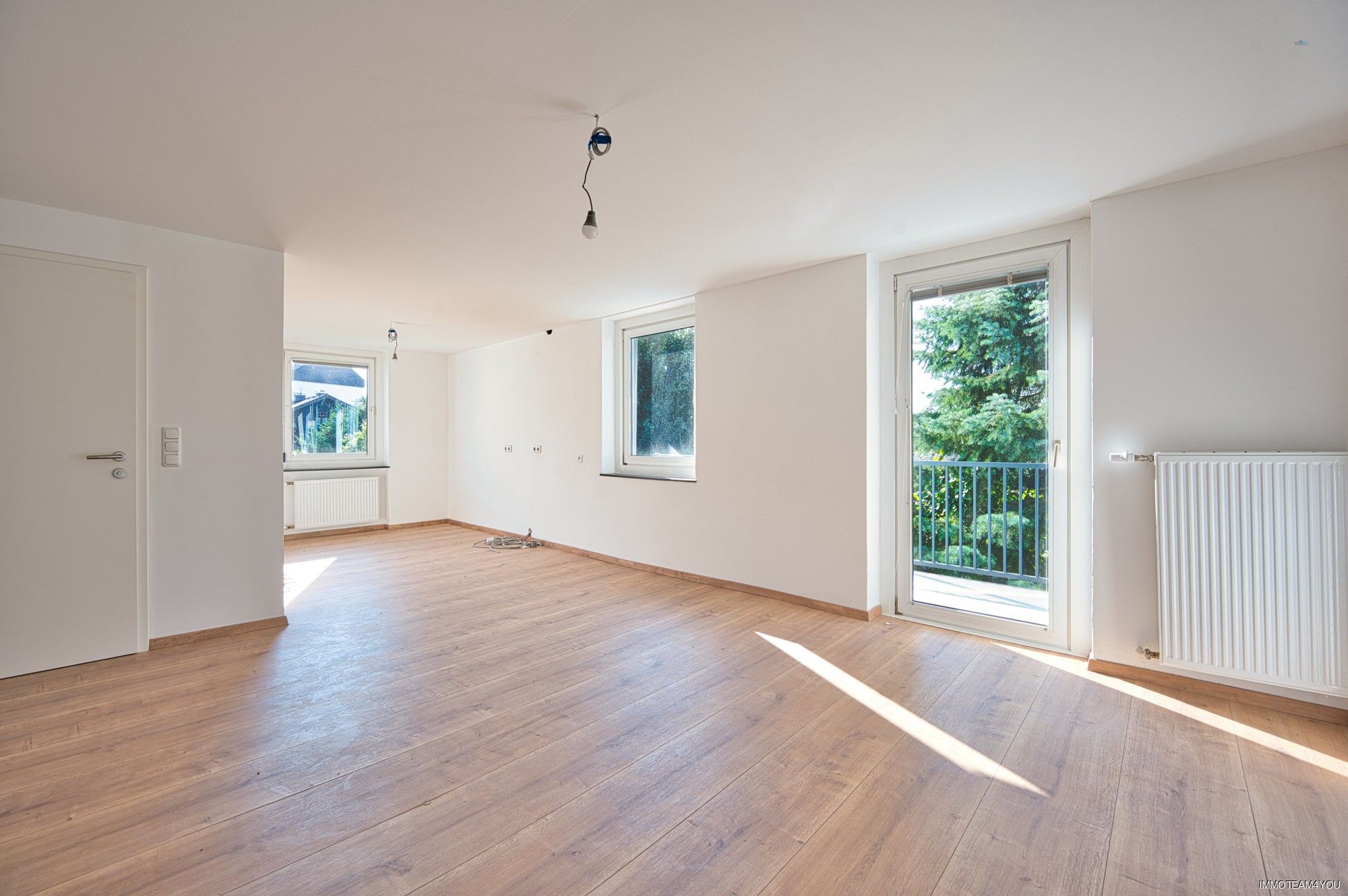 Leistbare Wohnung mit Garten. Zwei Stellplätze inklusive.