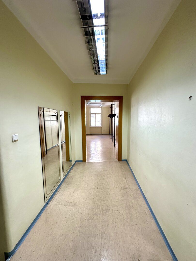 Repräsentative Gewerbefläche in hochfrequentierter Innenstadtlage am Südtiroler Platz - Mehr