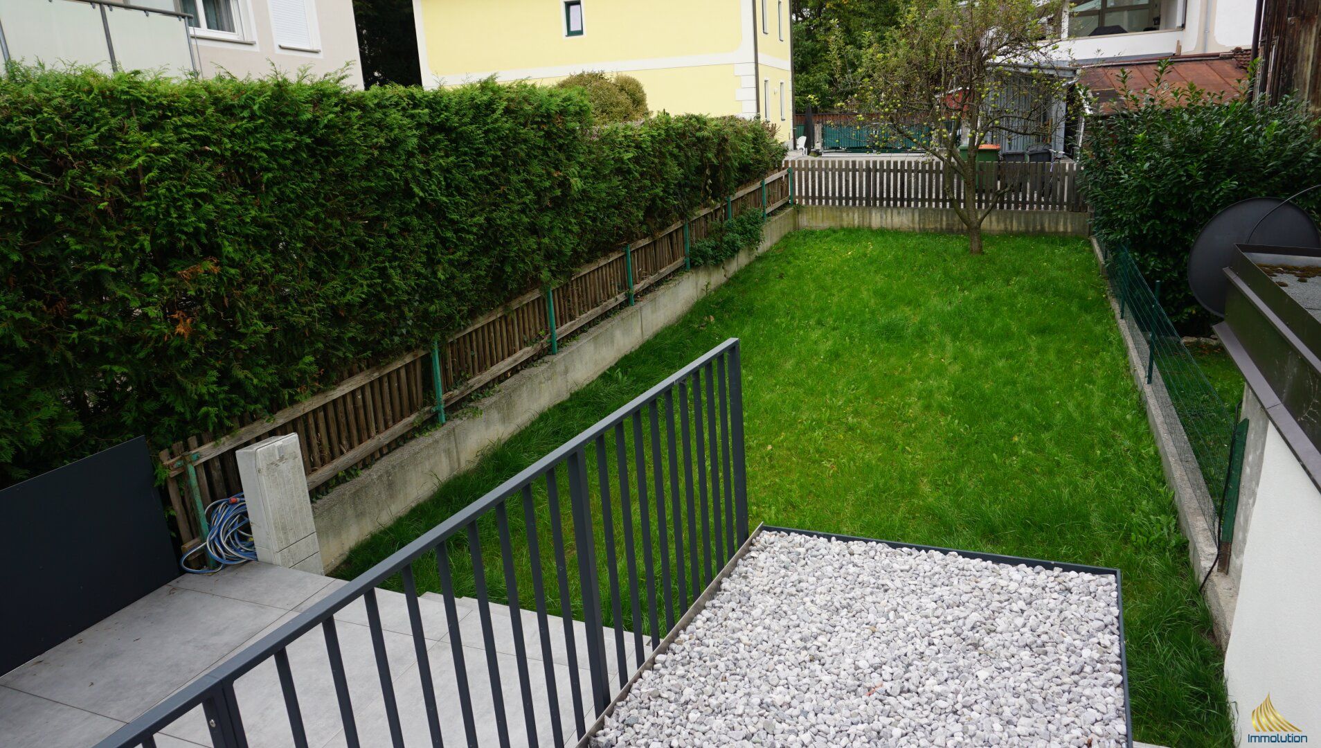 PROVISIONSFREI: FAMILIENFREUNDLICHE 4-ZIMMERWOHNUNG MIT TERRASSEN UND GARTEN