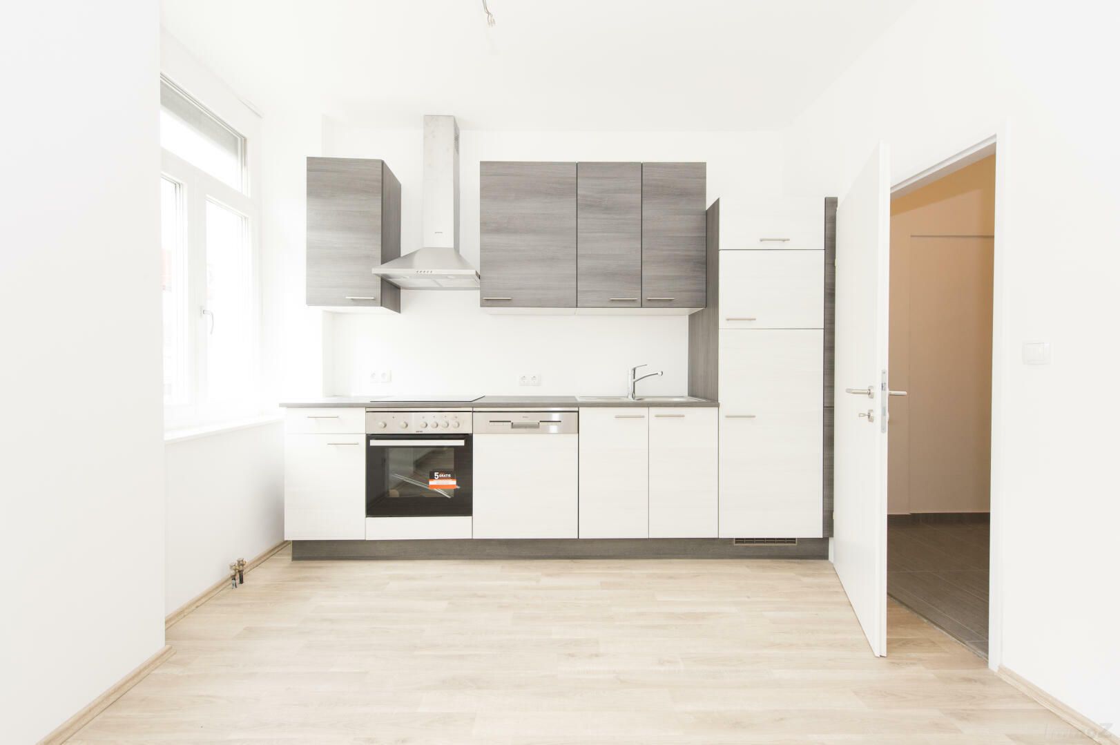 Helle, stilvolle Mietwohnung mit Balkon, verfügbar ab 01.10.2025!