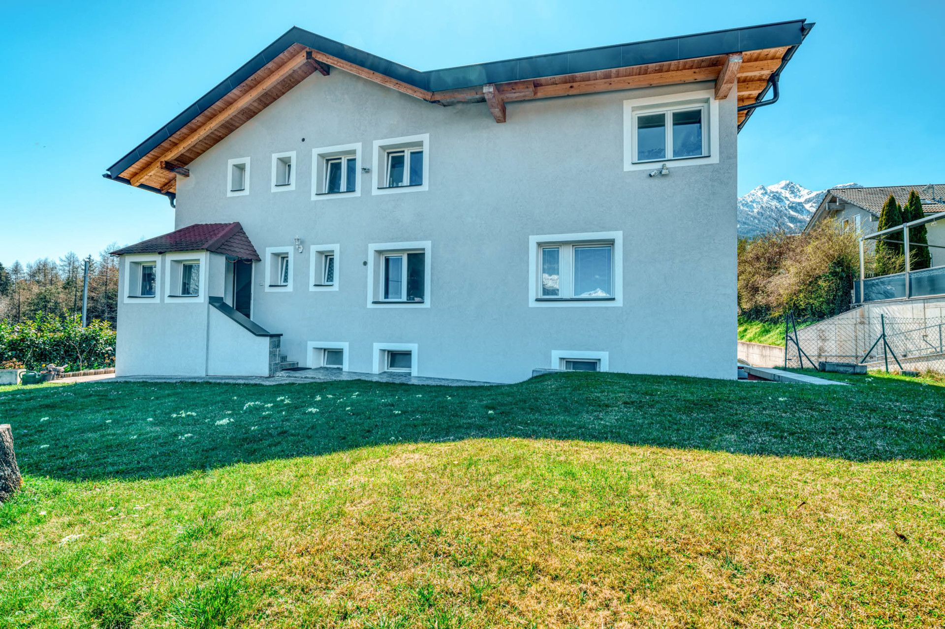 Wohnoase in Mutters: Großzügiges Mehrfamilienhaus mit 3 charmanten Wohnungen - Ideal für Großfamilien!
