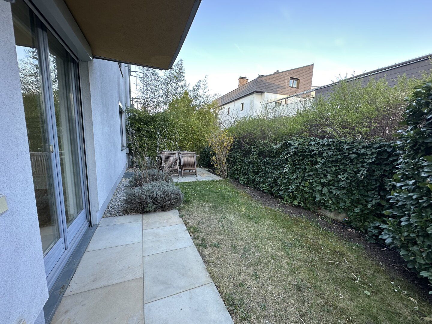 Charmante ruhige Gartenwohnung im 14.