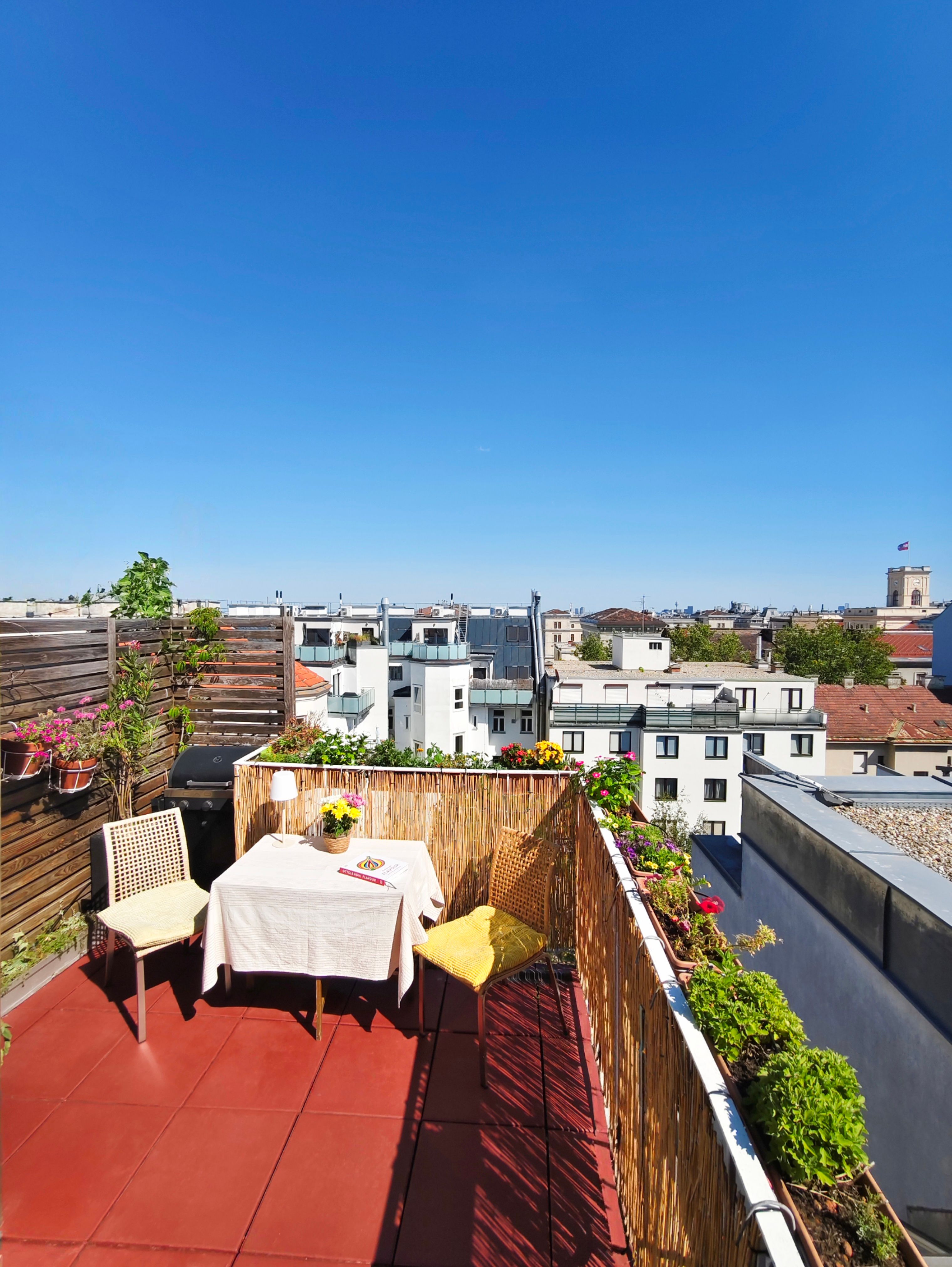 Exklusive Maisonette-Dachgeschosswohnung mit 10 m² Dachterrasse | Mietdauer ab 1 bis max. 6 Monaten