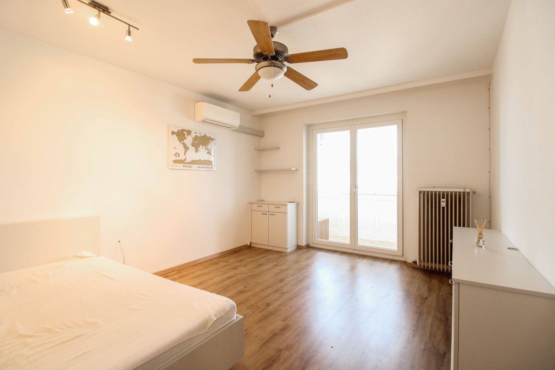 Gemütliche 1-Zimmer-Wohnung mit Loggia und Freistellplatz in zentraler Lage von Trumau