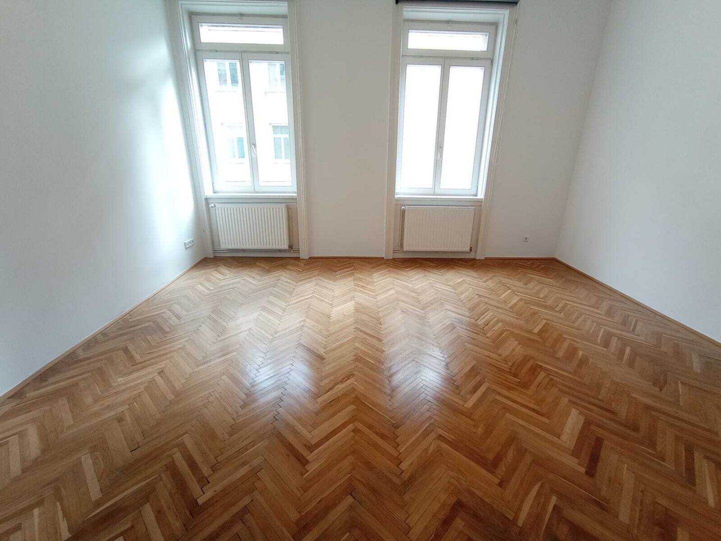 Ideale 2er-WG geeignete, sehr großzügige Stilaltbauwohnung - Nähe Draschpark!