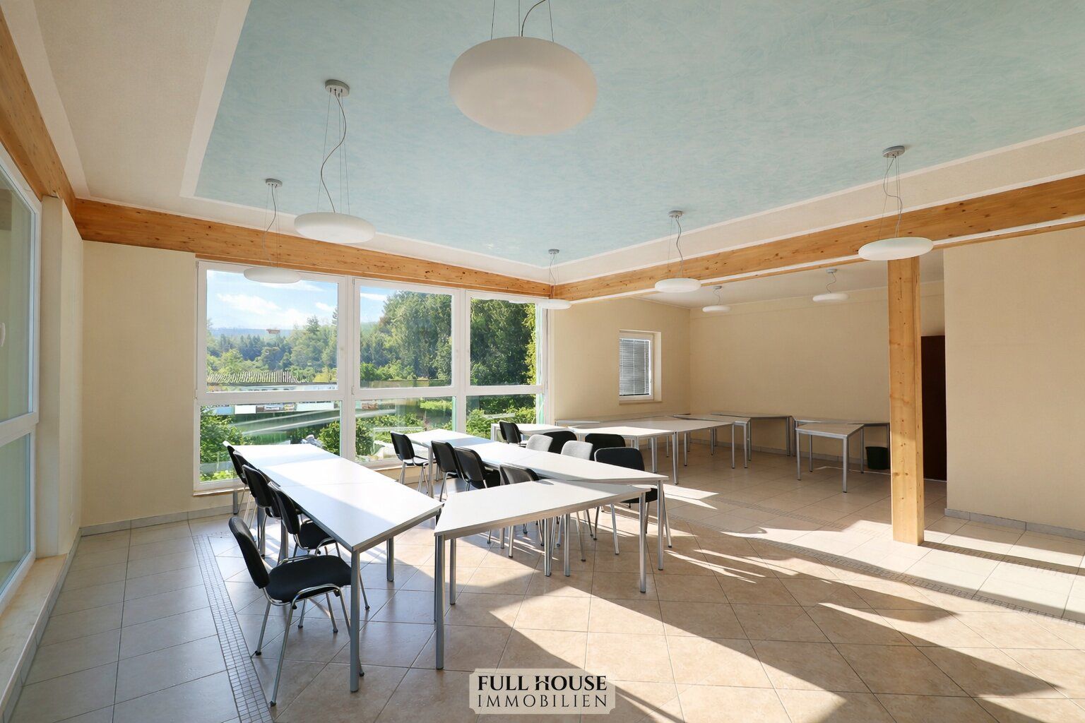 Exklusives Penthouse-Büro mit ca. 151,65 m² und großzügigen Arbeitsflächen - Mehr