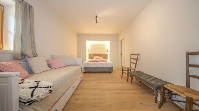 KITZIMMO-Exklusive Gartenwohnung in Bauernhaus kaufen.