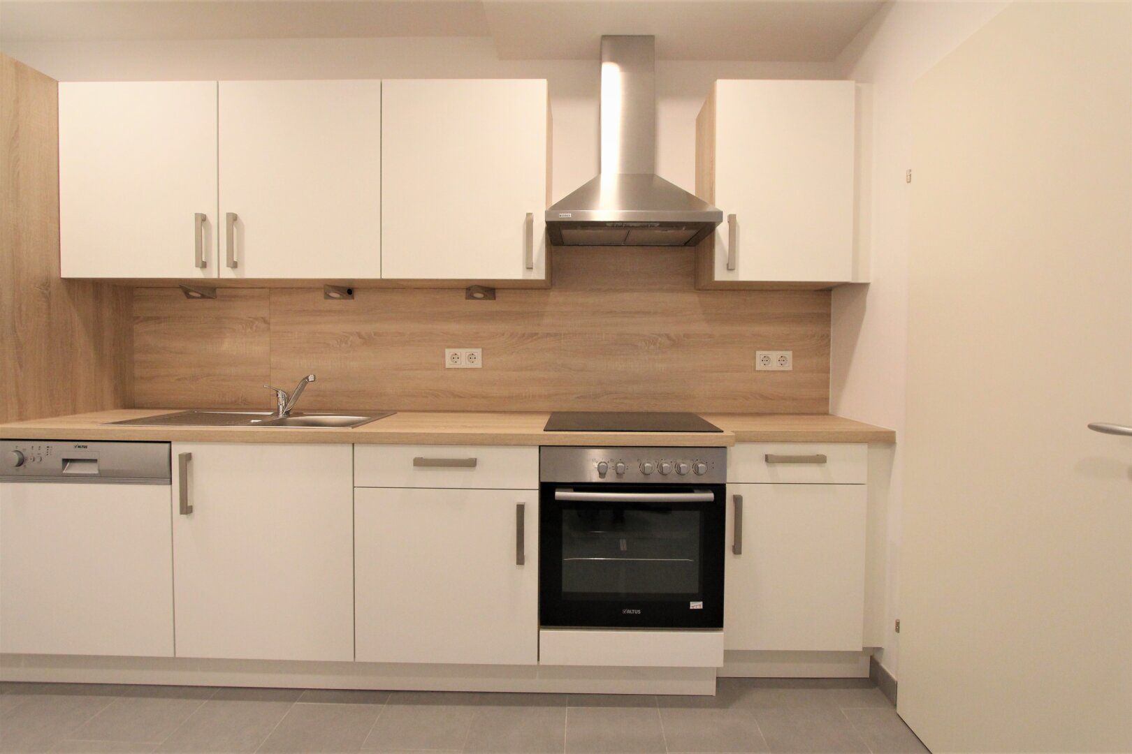 MODERNE 2-ZIMMER DG - WOHNUNG IM 15.!