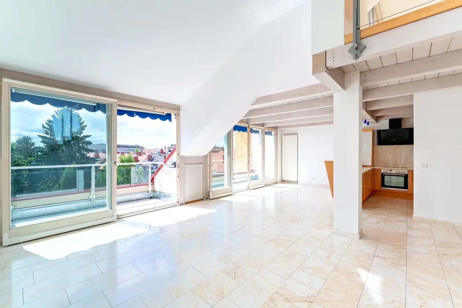 Helle Maisonette-Wohnung mit Süd-Terrasse über den Dächern von St. Leonhard
