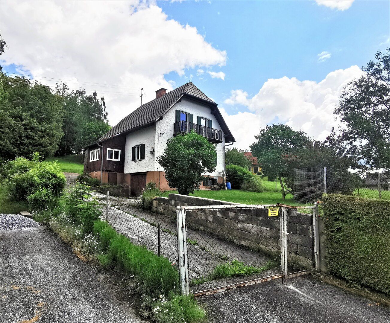 Einfamilienhaus am Sackgassenende in ganztags sonniger Aussichtslage