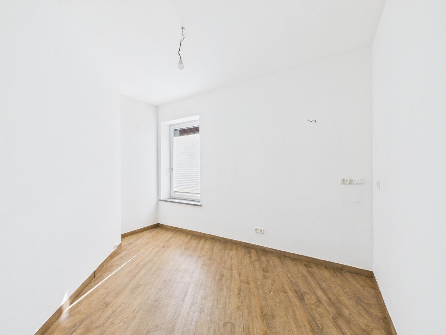 LINZ-URFAHR (Katzbach): Attraktive 120 m² Geschäfts- Praxis- Ordination- oder Bürofläche in der Freistädter Straße - Ansicht 5