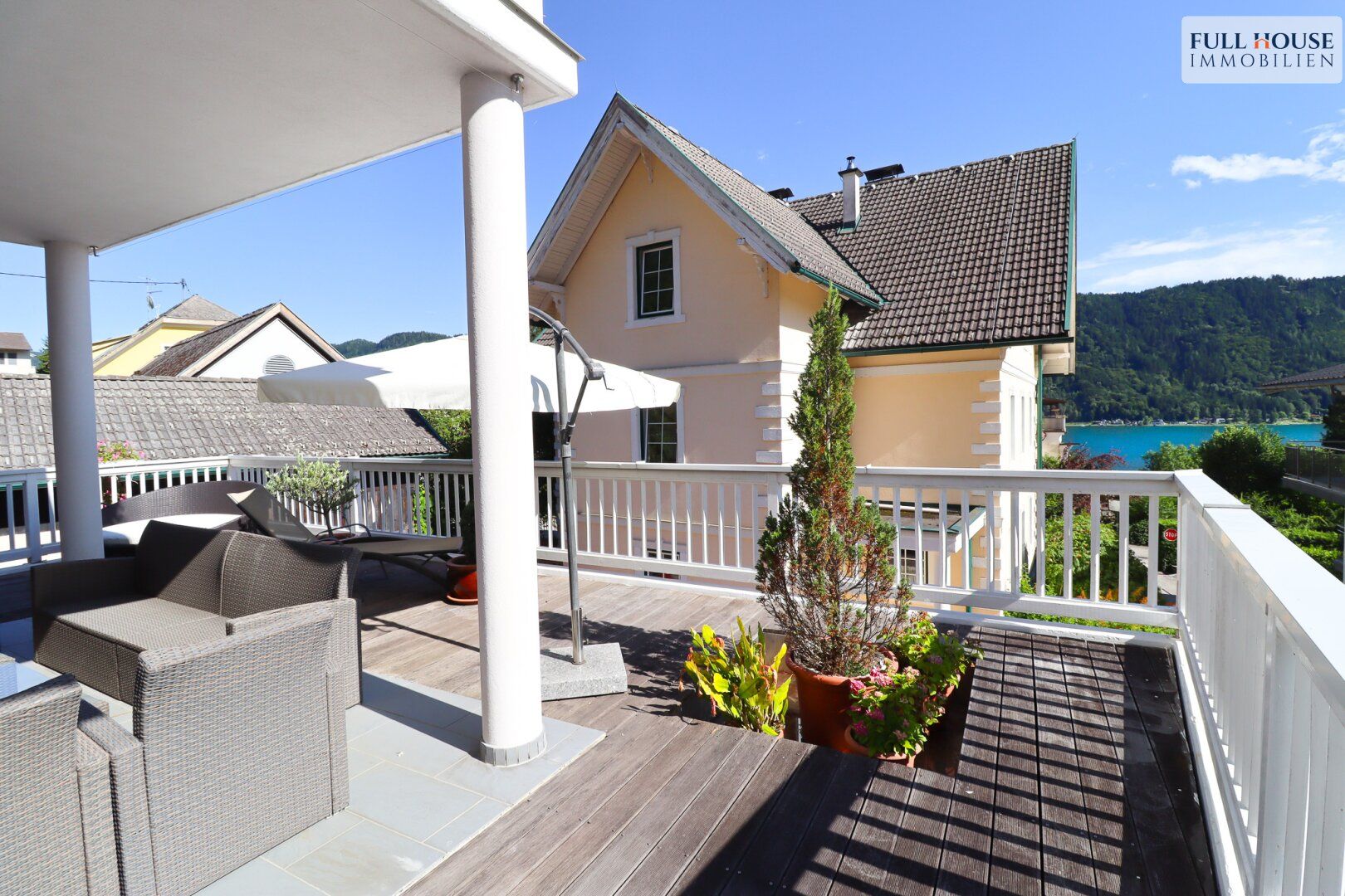 Wohnen mit Seeblick in Luxuswohnung mit 30m² Terrasse und Gartennutzung - vollmöbliert