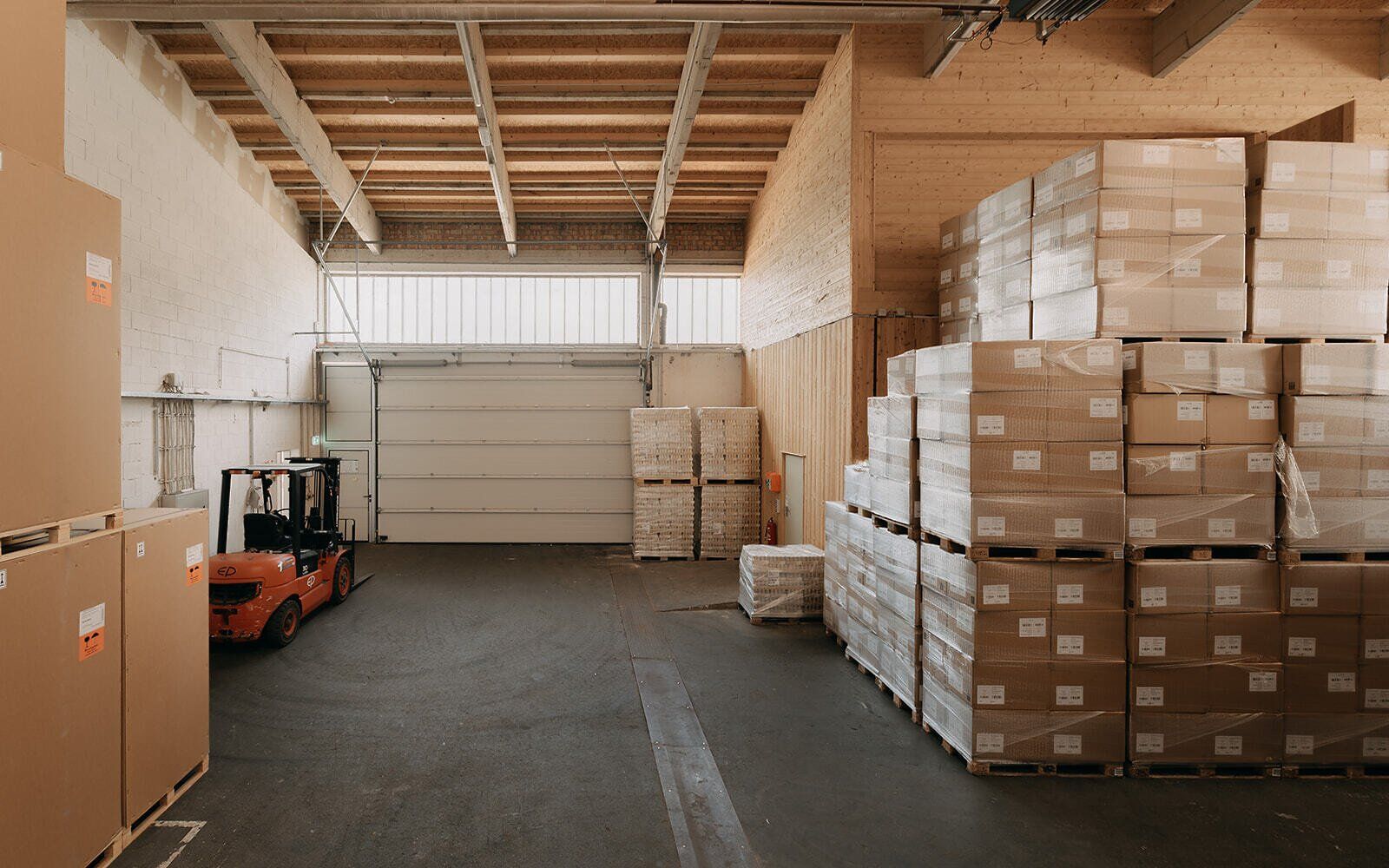 Zirl / Tirol: 255,60 m² Lagerhalle, 184 m² Büro und 740 m² Außenlager - A12 Abfahrt Zirl West - Ansicht 5