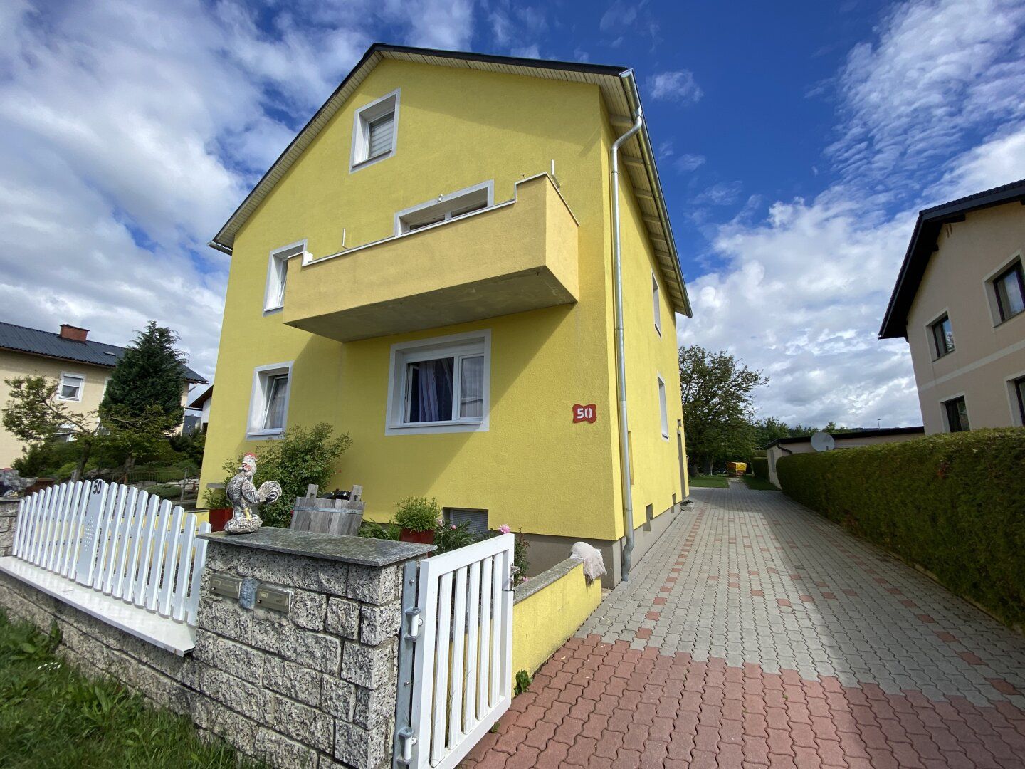 Knittelfeld: Zweifamilienhaus mit großzügigem Garten, 2 Garagen und Caport!