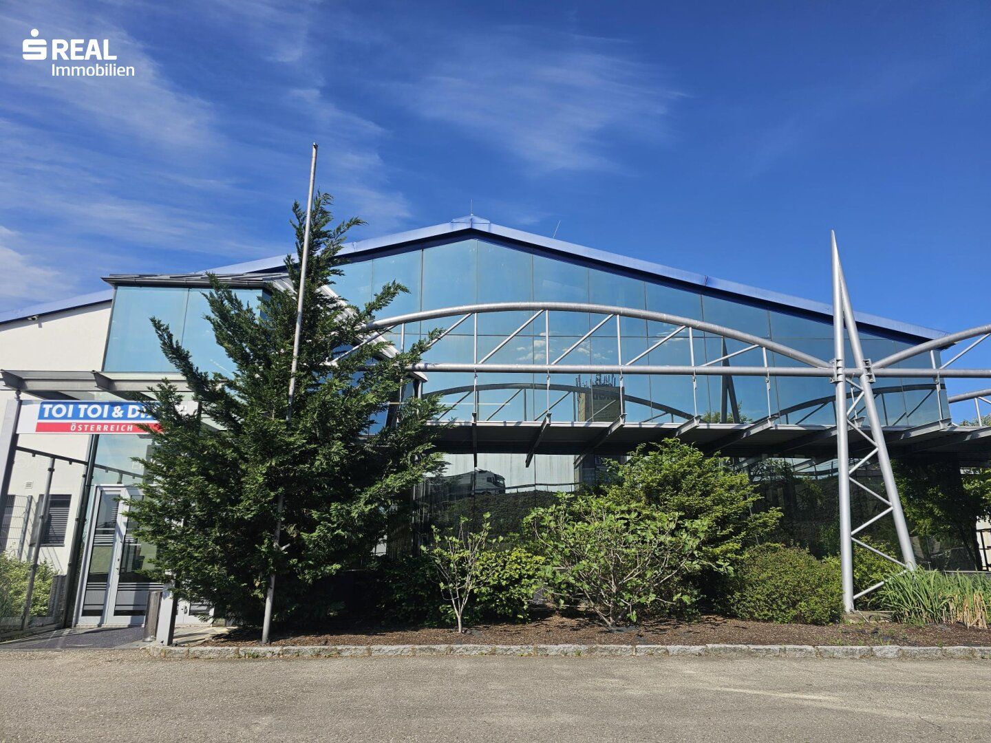 Repräsentatives Büro mit Atrium & optionaler Lagerhalle in bester Lage bei Wien - Ansicht 2