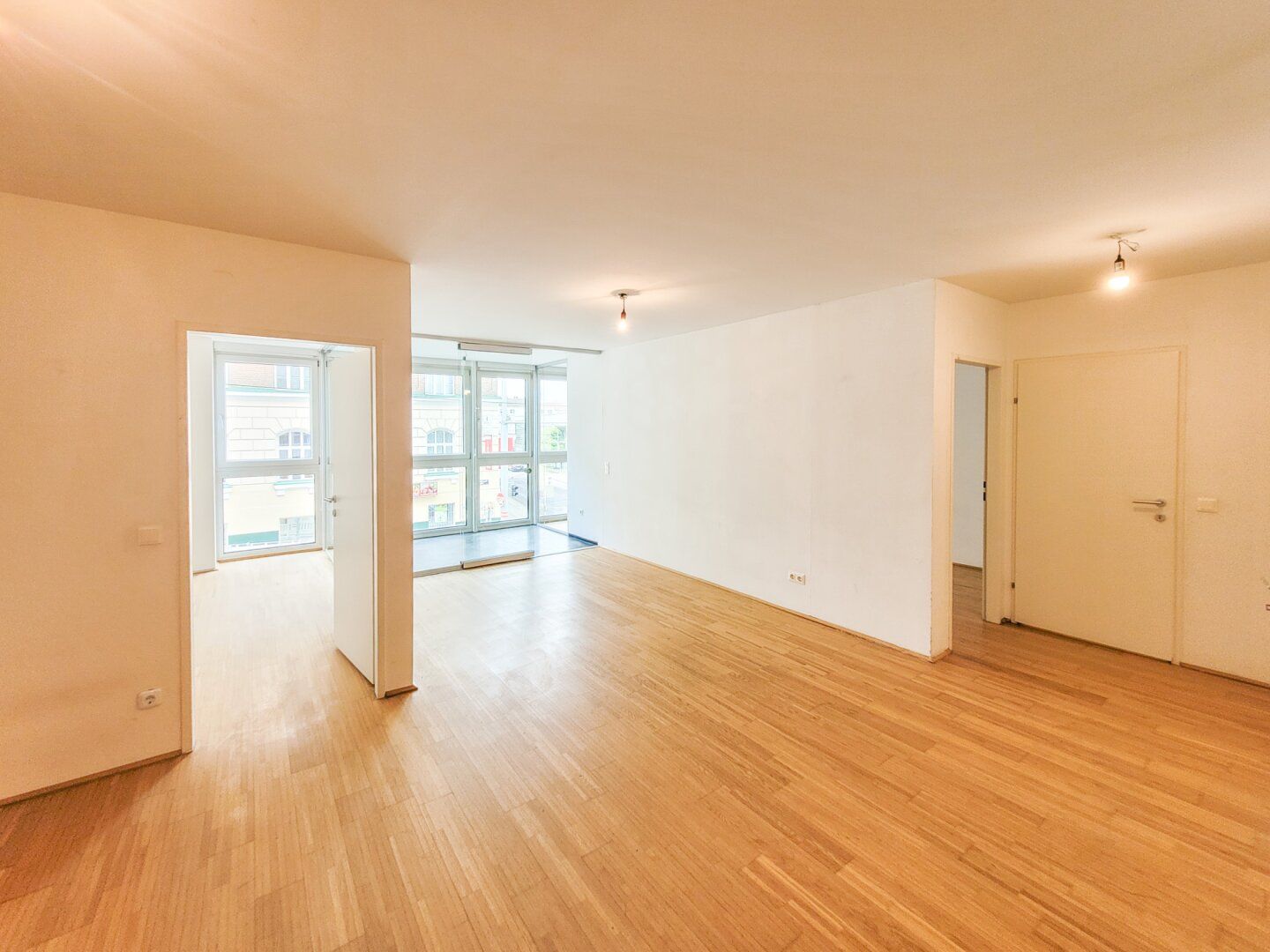 PROVISIONSFREI VOM EIGENTÜMER! HELLER PARK! PASSIVHAUS! 3-ZIMMER WOHNUNG MIT VERANDA!