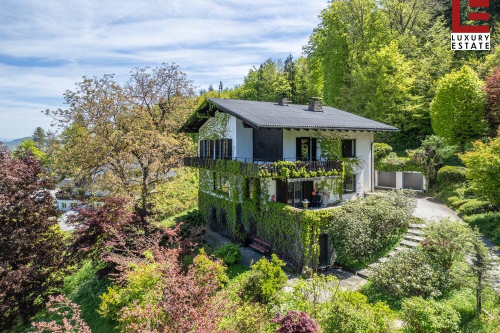 Panorama-Landhaus über der Bucht mit Badeplatz-Option & Baulandreserve