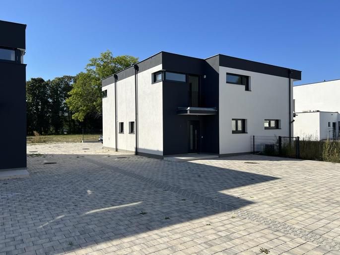 Topmoderne Doppelhaushälften, belagsfertig, auf Wunsch auch schlüsselfertig