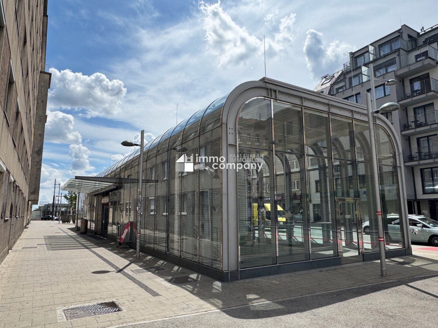 ERSTBEZUG nach Renovierung - DIREKT bei U1 - PROVISIONSFREI !!!