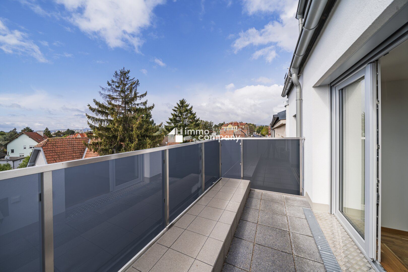 Wunderschöne 3-Zimmer-Wohnung mit herrlicher Aussicht und Balkon + Stellplatz! 12. Bezirk.