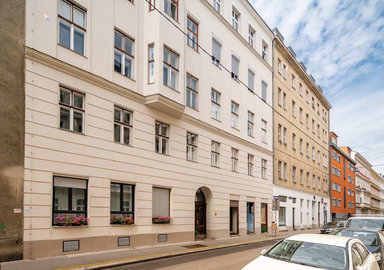++NEU++ Sanierungsbedürftige 2-Zimmer Altbauwohnung im Erdgeschoss!
