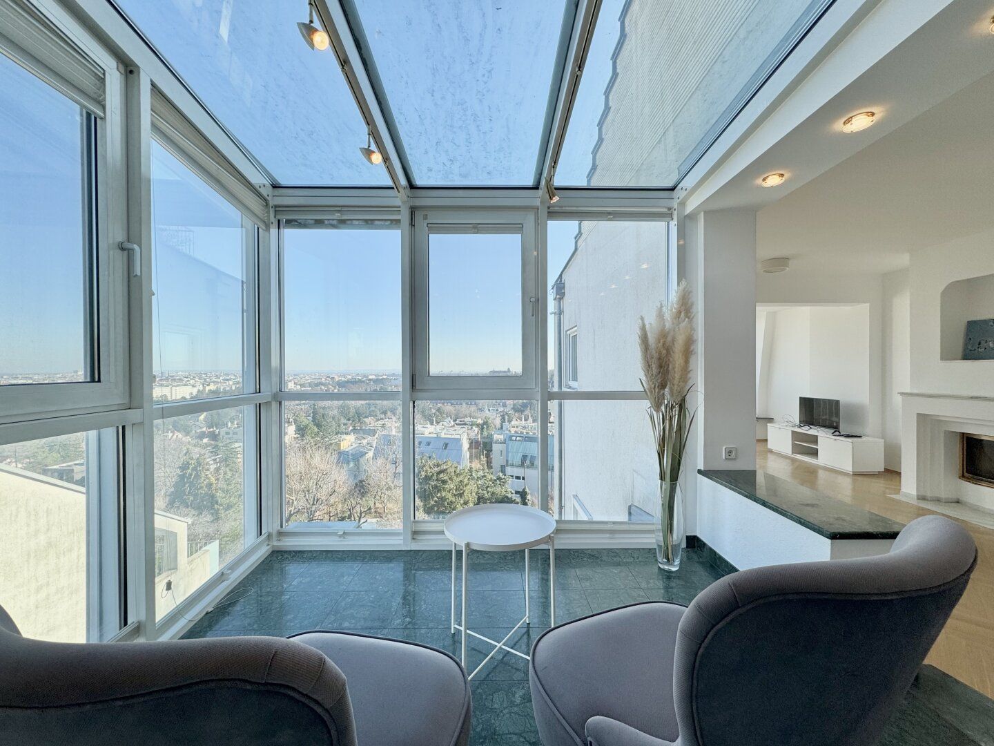 TRAUMBLICK über Wien! Sonnige 3-Zimmer-Terrassenwohnung in Grünruhelage
