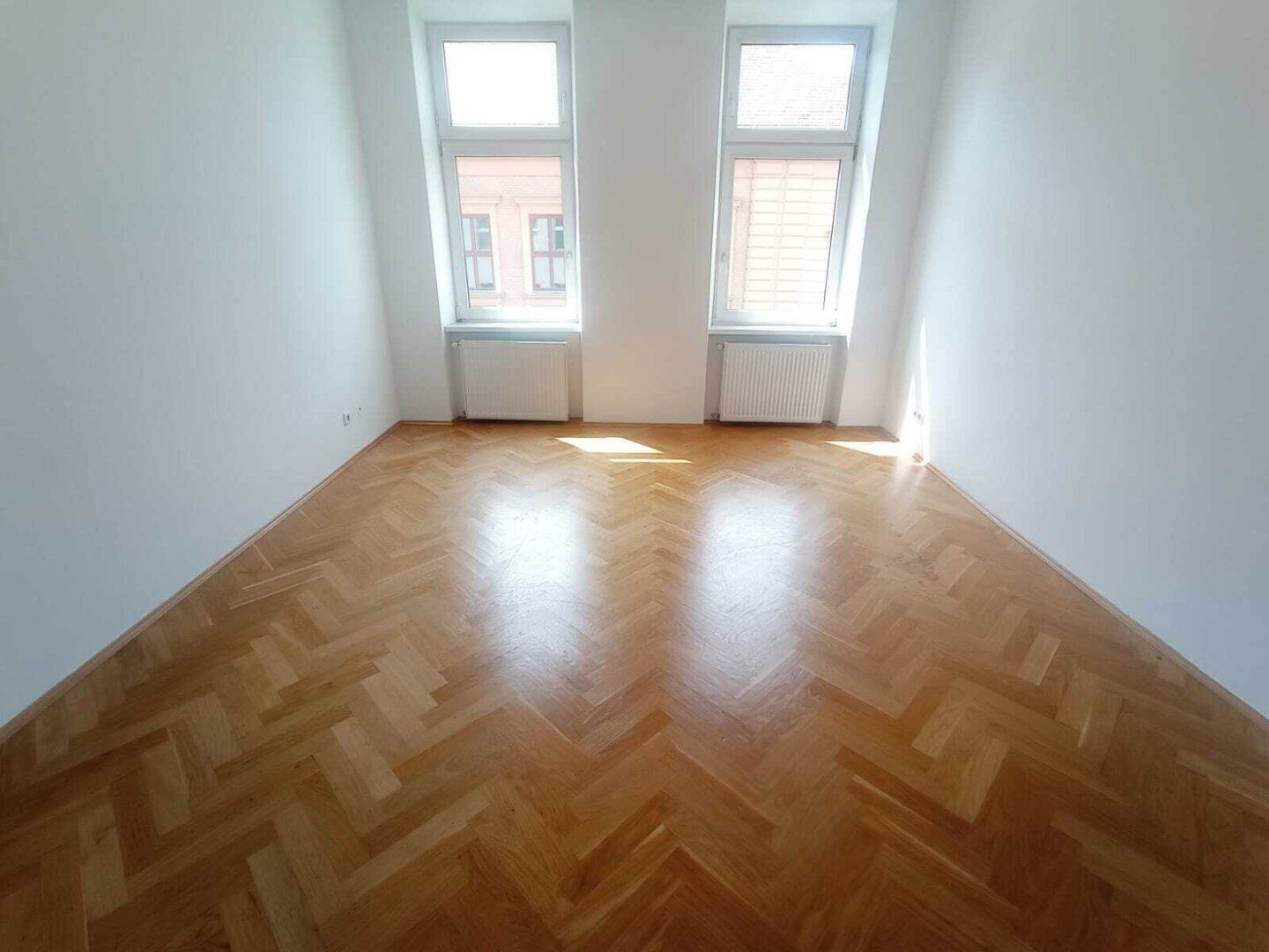 Charmante Stilaltbauwohnung - hier wohnen Sie zentral und komfortabeln !