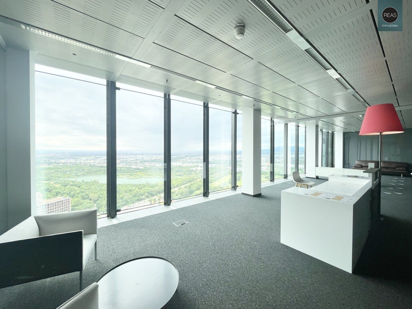 Komplette Etage im Hochhaus mit ausgezeichneter Infrastruktur und Panoramablick! - Ansicht 5
