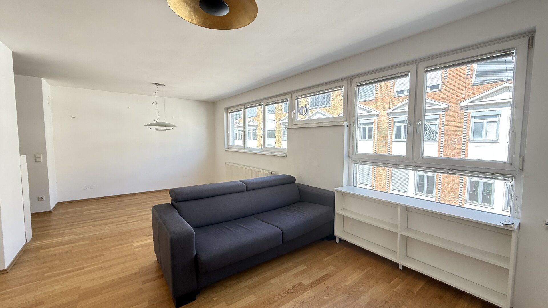 Moderne 2-Zimmer-Wohnung mit Klima und Stellplatz ab Mitte Juli!