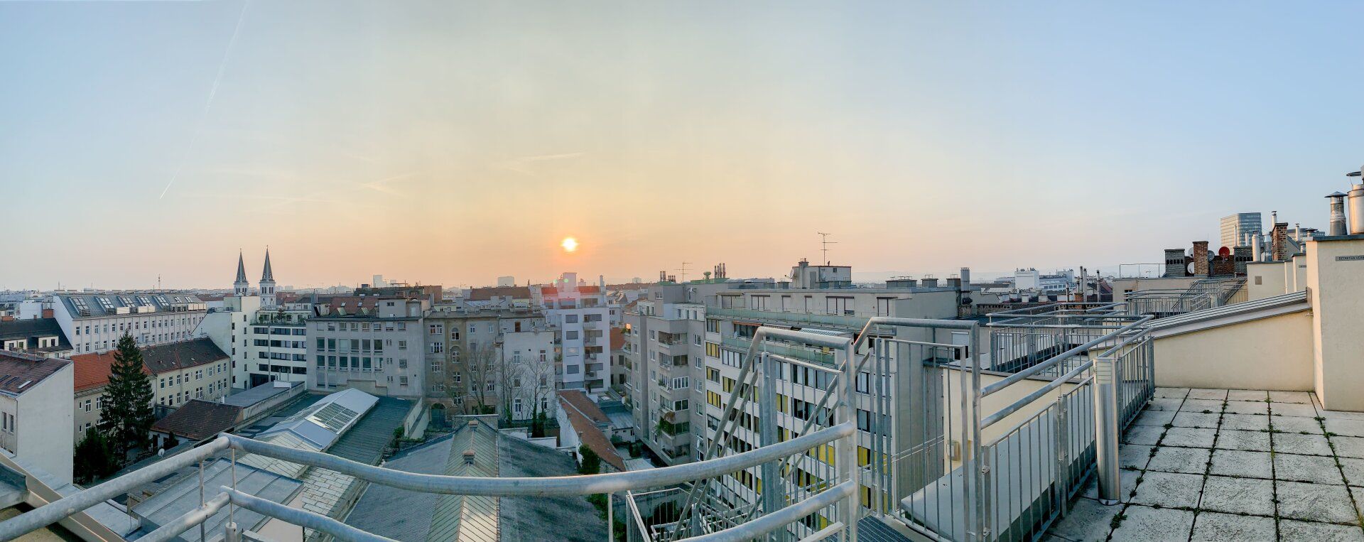 Sonnige Dachwohnung mit zwei Terrassen! Neubau!