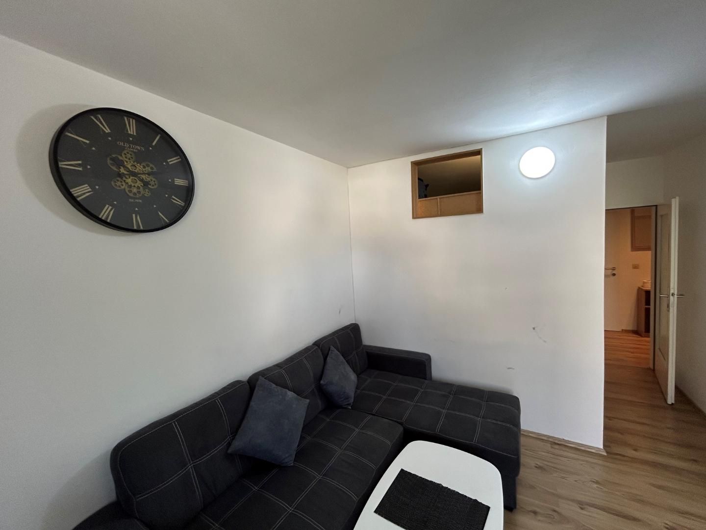 Salzburg Lehen: Hübsche ca. 34 qm 2-Zimmer-Wohnung, plus 3,5 qm Balkon, Lift, 1.OG, barrierefrei, provisionsfrei