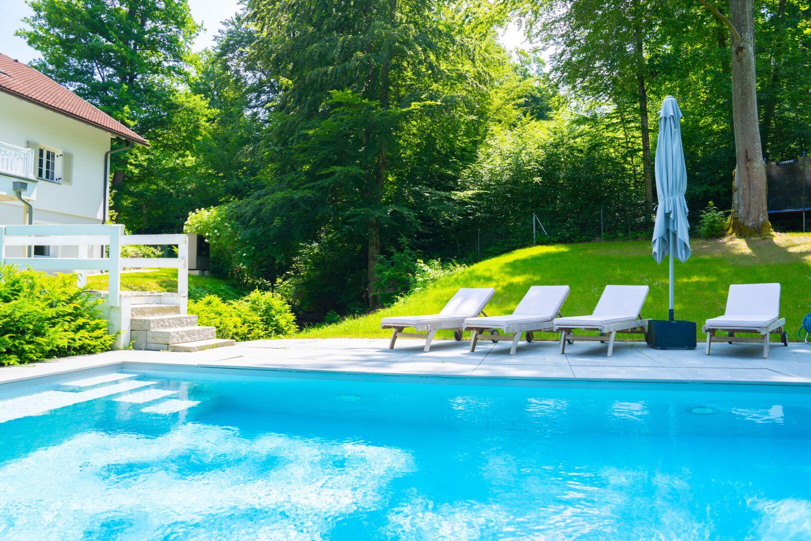 SEEBLICKVILLA mit Pool - großzügigen SEEZUGANG & Boje in idyllischer Waldrandlage am WÖRTHERSEE
