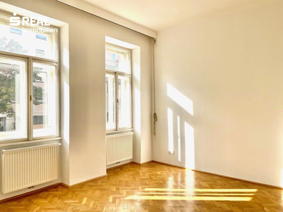 PERFEKTE RAUMAUFTEILUNG - 3,5 ZIMMER IM ALTBAU - NIBELUNGENVIERTEL