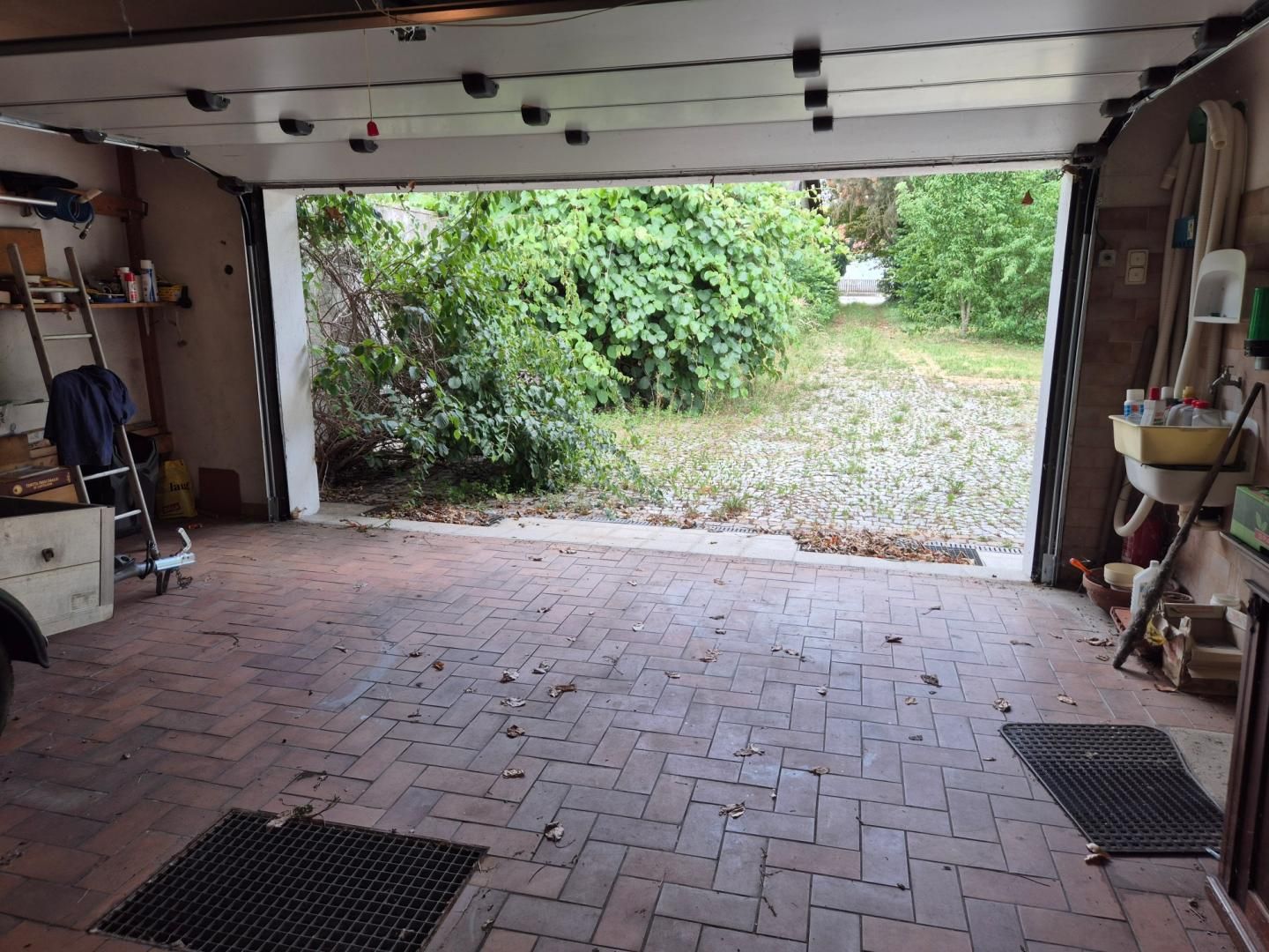 GRUNDSTÜCK IN ZENTRUMSNÄHE MIT GARAGE, POOL UND POOLHAUS - Ansicht 4