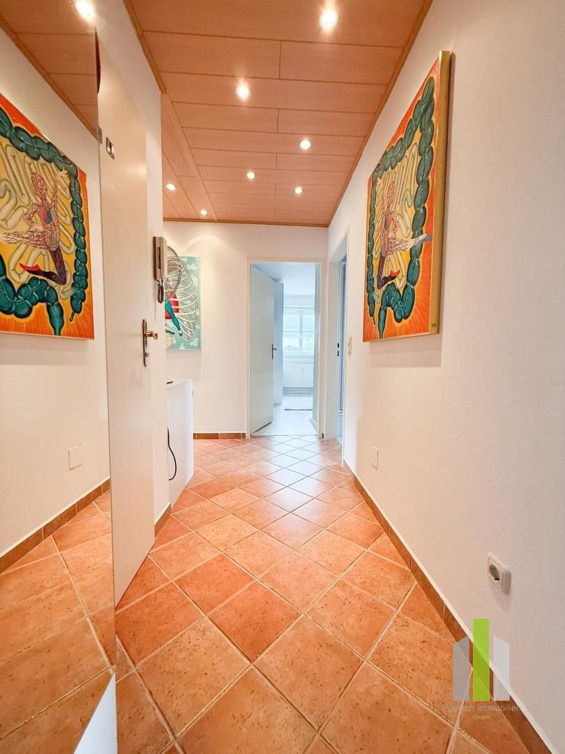 Charmante 3 Zimmer DG-Wohnung mit Carport-Stellplatz – další