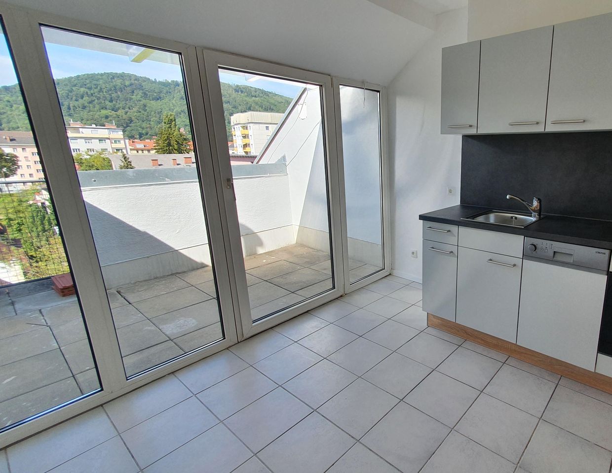 Helle Dachgeschosswohnung mit Dachterrasse