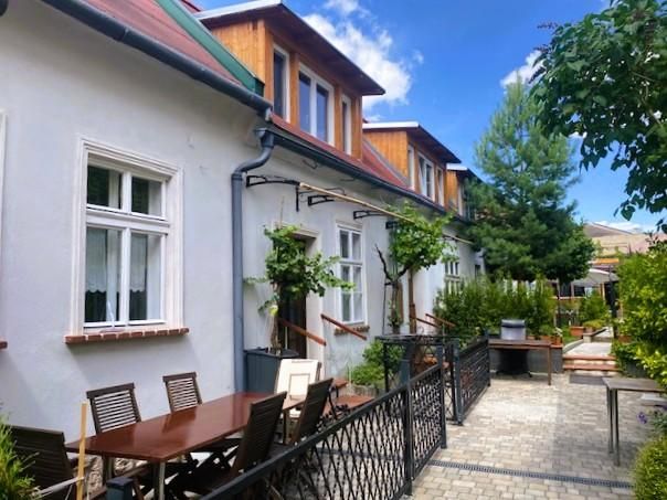 Ländliche Eleganz neu interpretiert - Streckhof mit zwei Wohneinheiten, Arkadenflair & Pooloase!