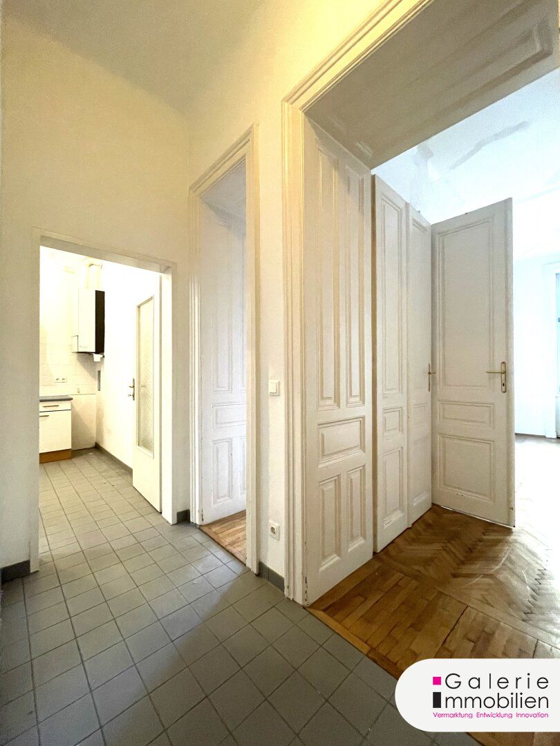 Sonnige, südseitige Altbauwohnung im 3. Liftstock