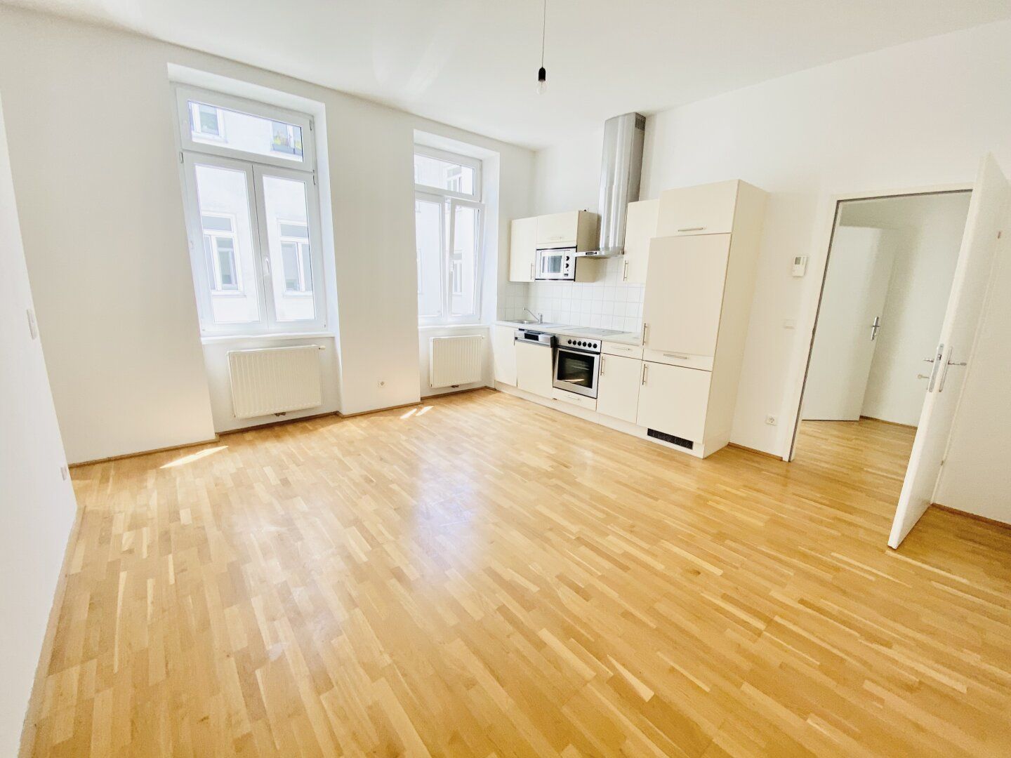 NEUER PREIS! PROVISIONSFREI VOM EIGENTÜMER! 1,5-ZIMMER ALTBAUWOHNUNG MIT KÜCHE NÄHE HERNALSER HAUPTSTRASSE!