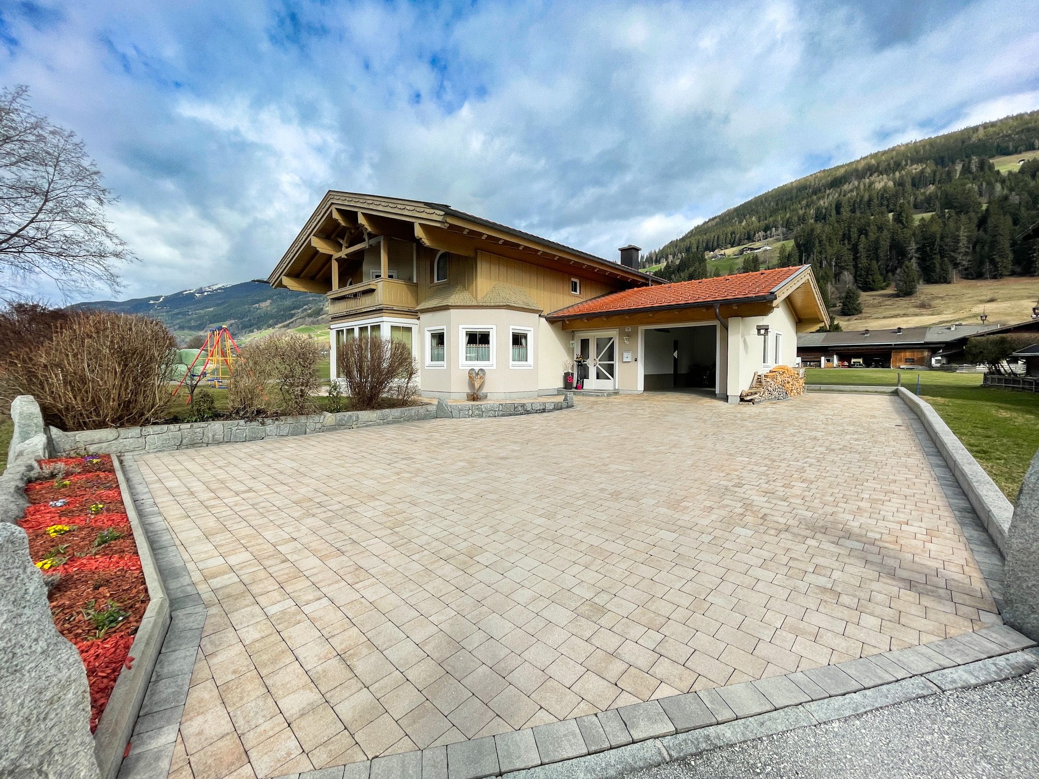Bramberg am Wildkogel: Einziehen & Wohlfühlen - Wohnhaus mit Gartenparadies in Naturlage