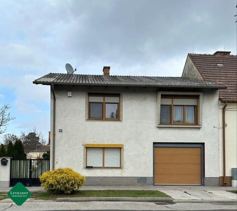 Haus mit großem Garten und Garage